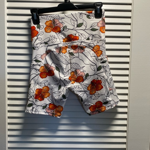 SHOSHO Medium Floral Active Biker Shorts Cell Pocket High Waist - Picture 10 of 10